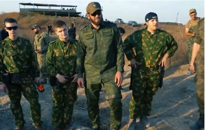 VIDEO –  Liderul cecen Ramzan Kadîrov vrea să își trimite fiii de 14, 15 și 16 ani să lupte în Ucraina: „Trebuie să se remarce într-o bătălie adevărată”
