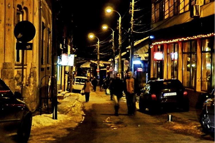 Bătaie pe strada Piezișă, ”Costineștiul” Clujului! Tânăr lovit și dus cu salvarea – VIDEO
