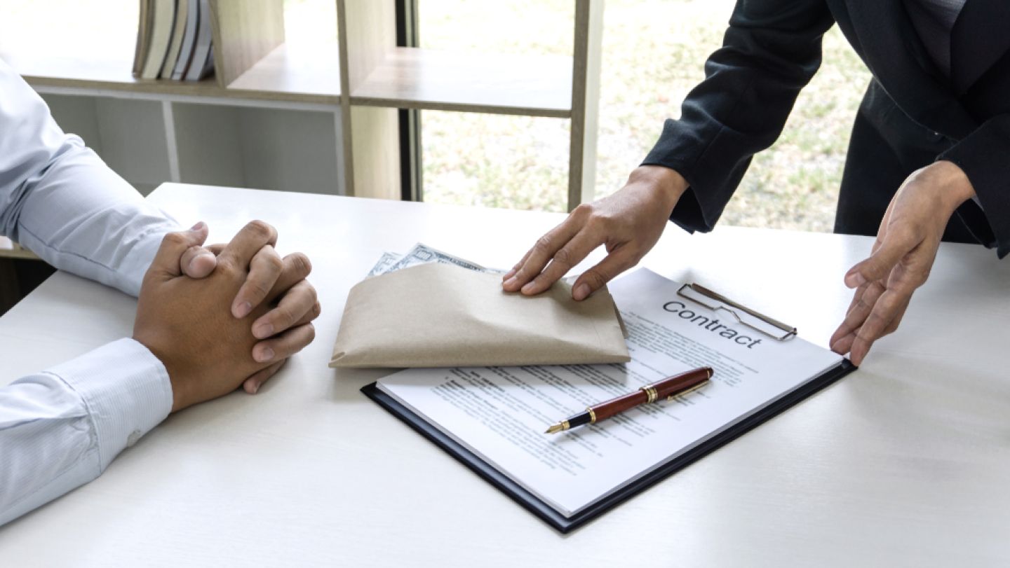 SRL-urile mor, PFA-urile explodează: Ce se întâmplă cu firmele din România după noile taxe care au intrat în vigoare în 2026