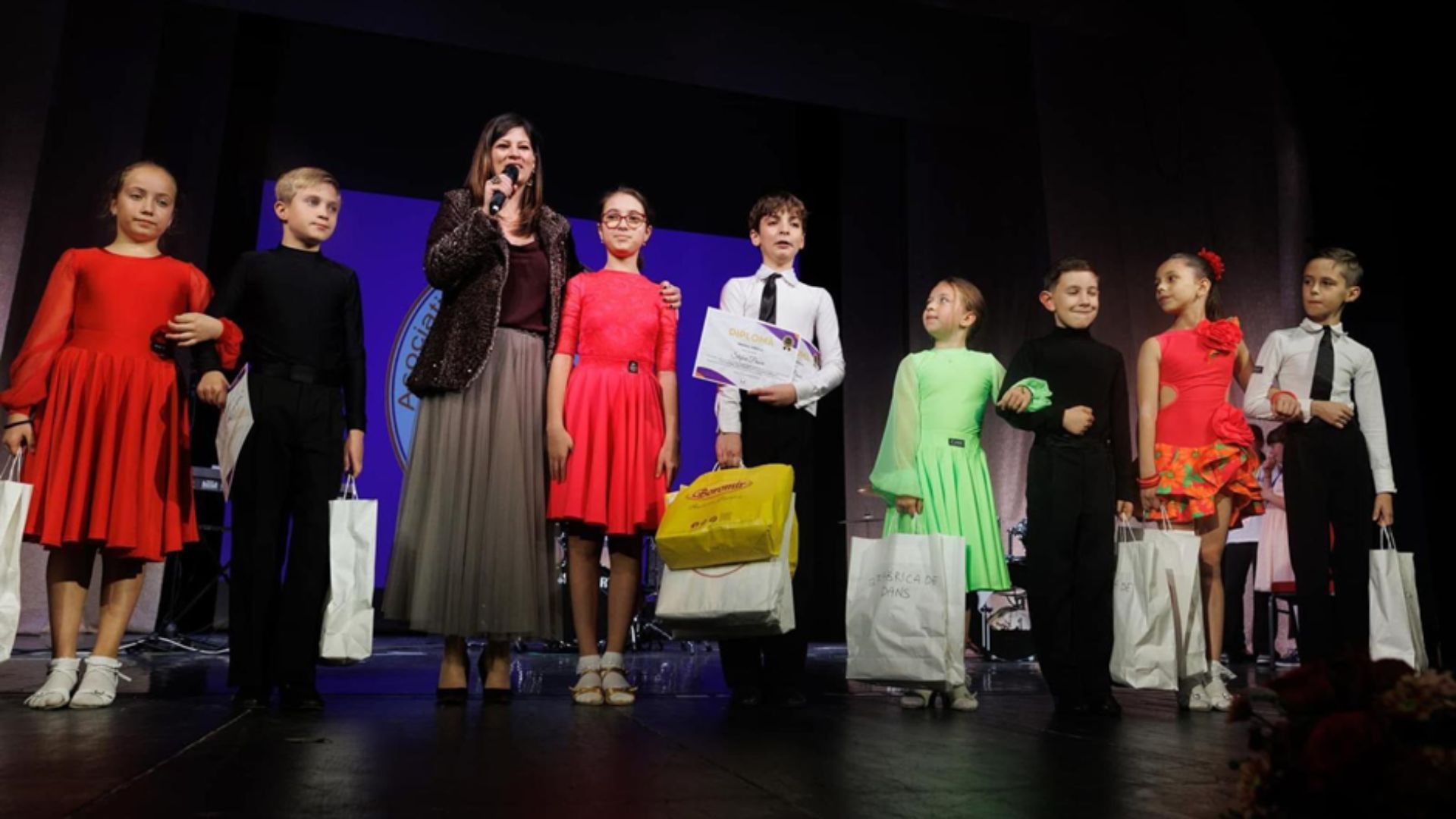 Spectacol de talent și emoție la Cluj: 146 de copii din familii numeroase vor urca pe scenă pentru a-și transforma visurile în realitate