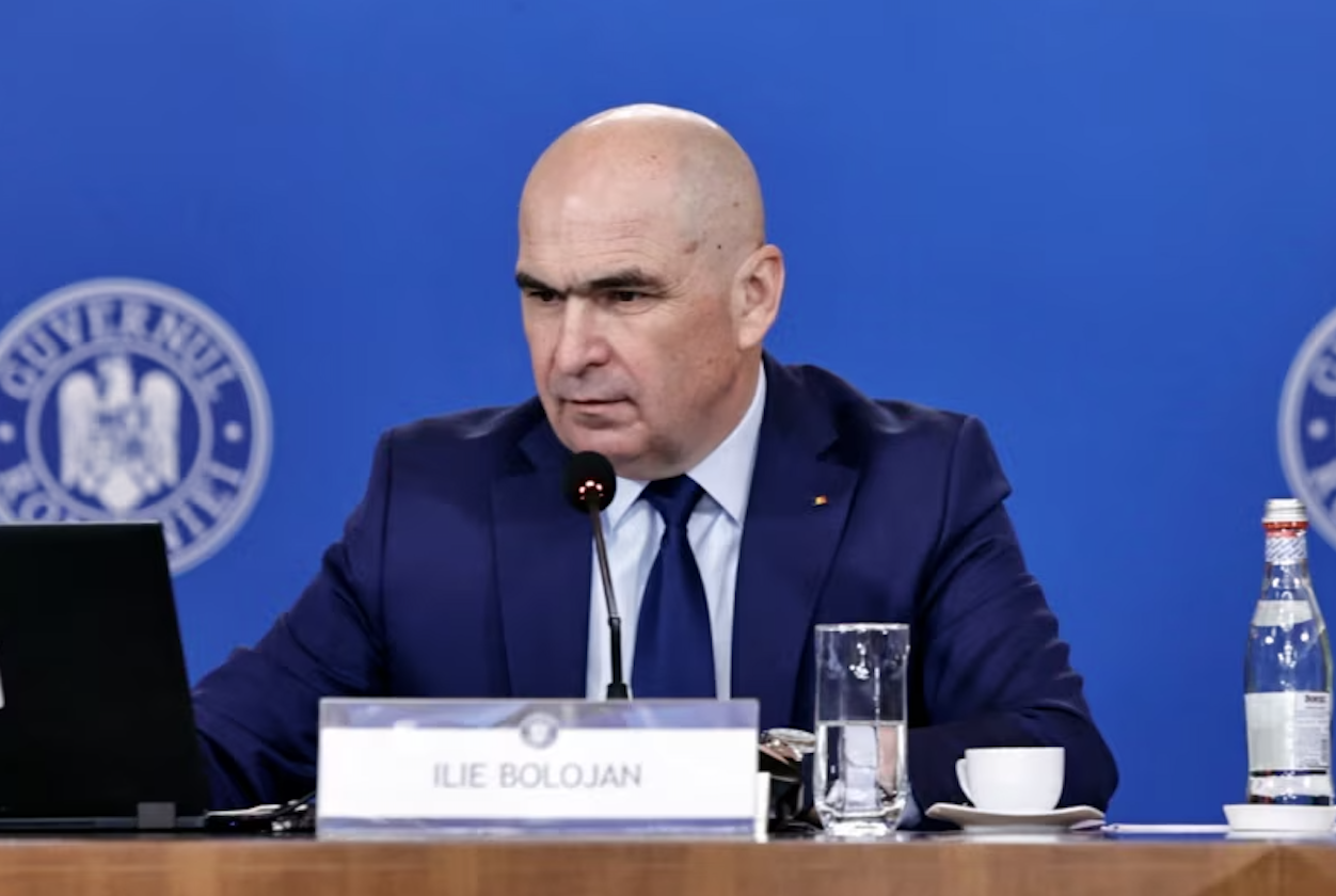 Bolojan a tăiat cumulul pensie-salariu la stat! Angajații cu pensii speciale, puși să aleagă: ori postul, ori pensia integrală