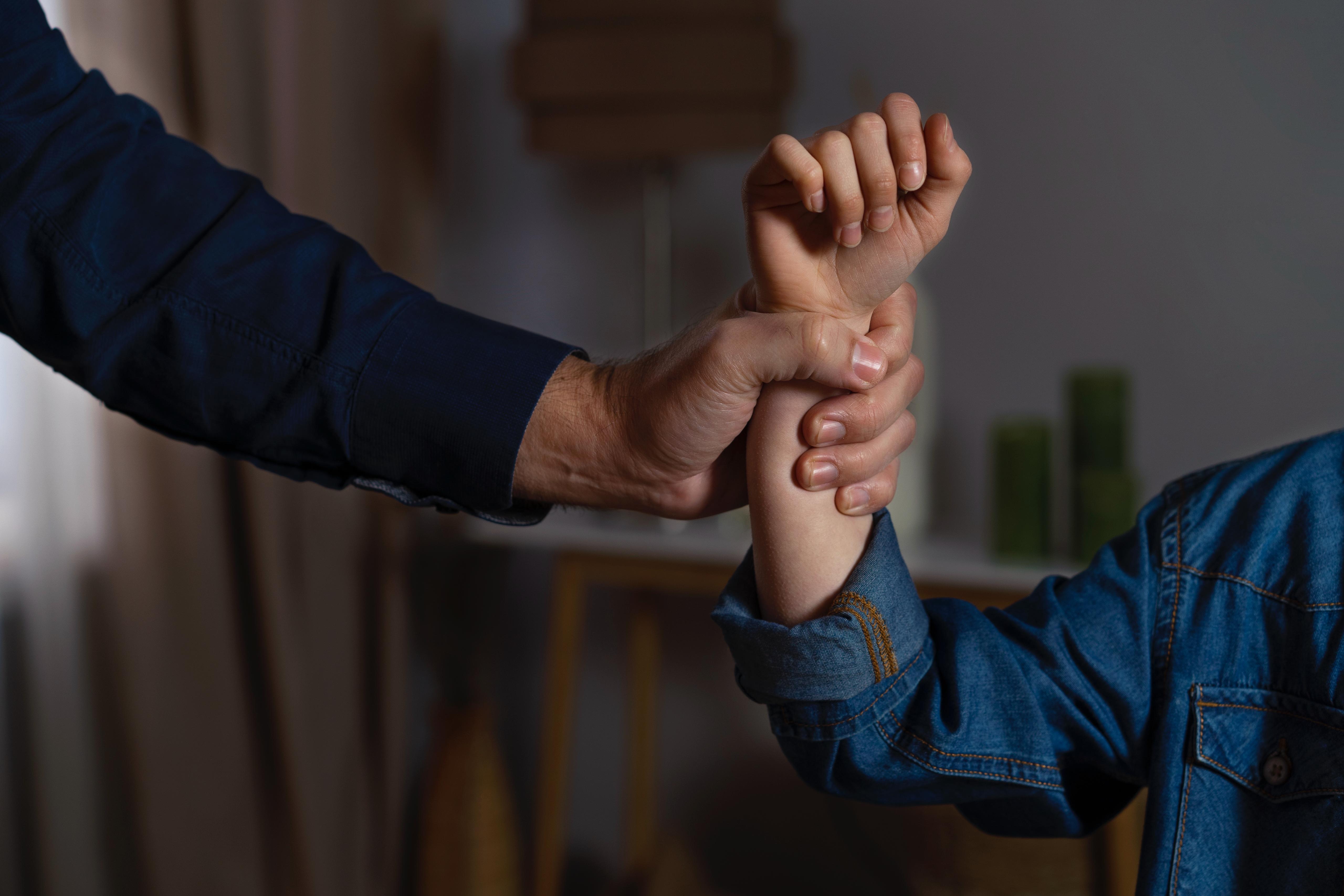 Bărbat din Cluj, condamnat după ce și-a amenințat fosta iubită cu moartea deși avea ordin de protecție: „Când te prind, te omor!”