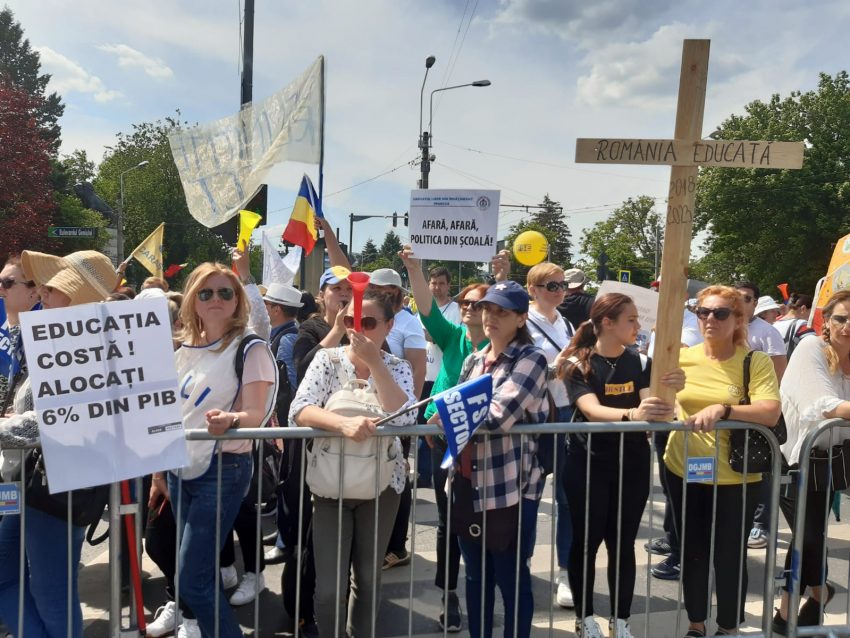 Profesorii din Cluj se pregătesc de grevă generală, dar criza politică poate da totul peste cap: „Nu avem cu cine negocia”. Când e programată greva