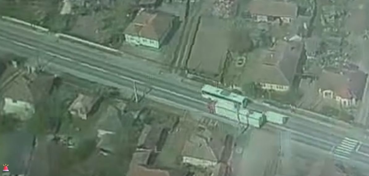 VIDEO. Șofer de TIR filmat de polițiștii clujeni din elicopter încâlcând „tot” Codul Rutier în timpul unei depășiri riscante: A bifat pe rând abaterile!