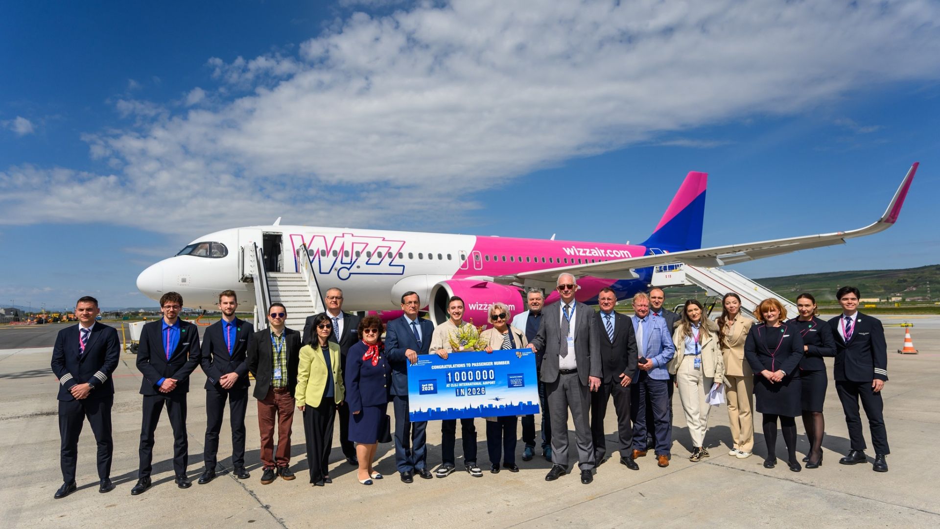 Zi de sărbătoare pe aeroportul din Cluj: Pasagerul cu numărul 1 milion a fost sărbătorit cu fast. El a fost așteptat cu surprize chiar când a aterizat