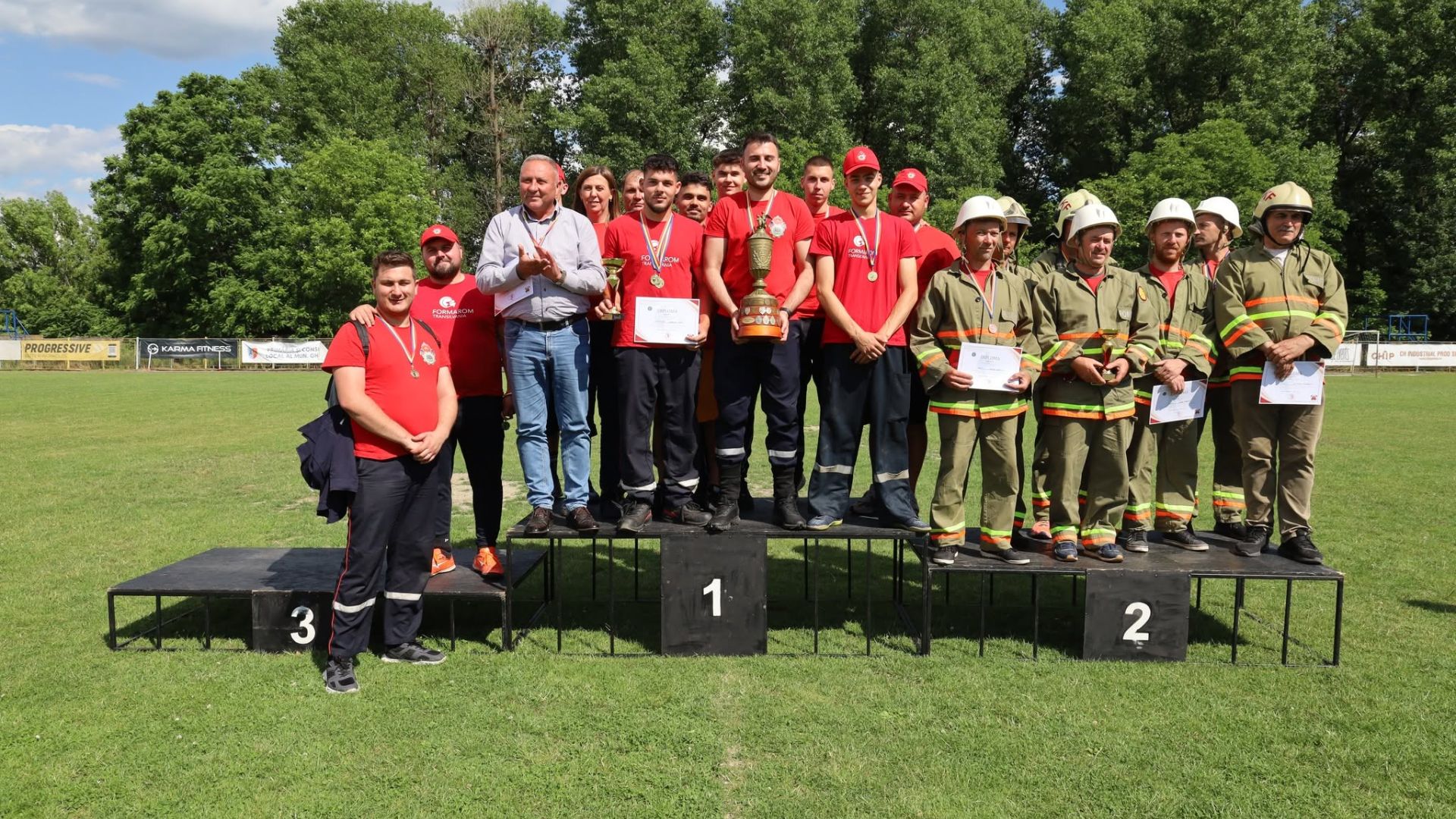 Competiție de foc la Gherla! Pompierii voluntari și privați din Cluj s-au întrecut în probe de anduranță: „Fair-play-ul a fost cuvântul-cheie”