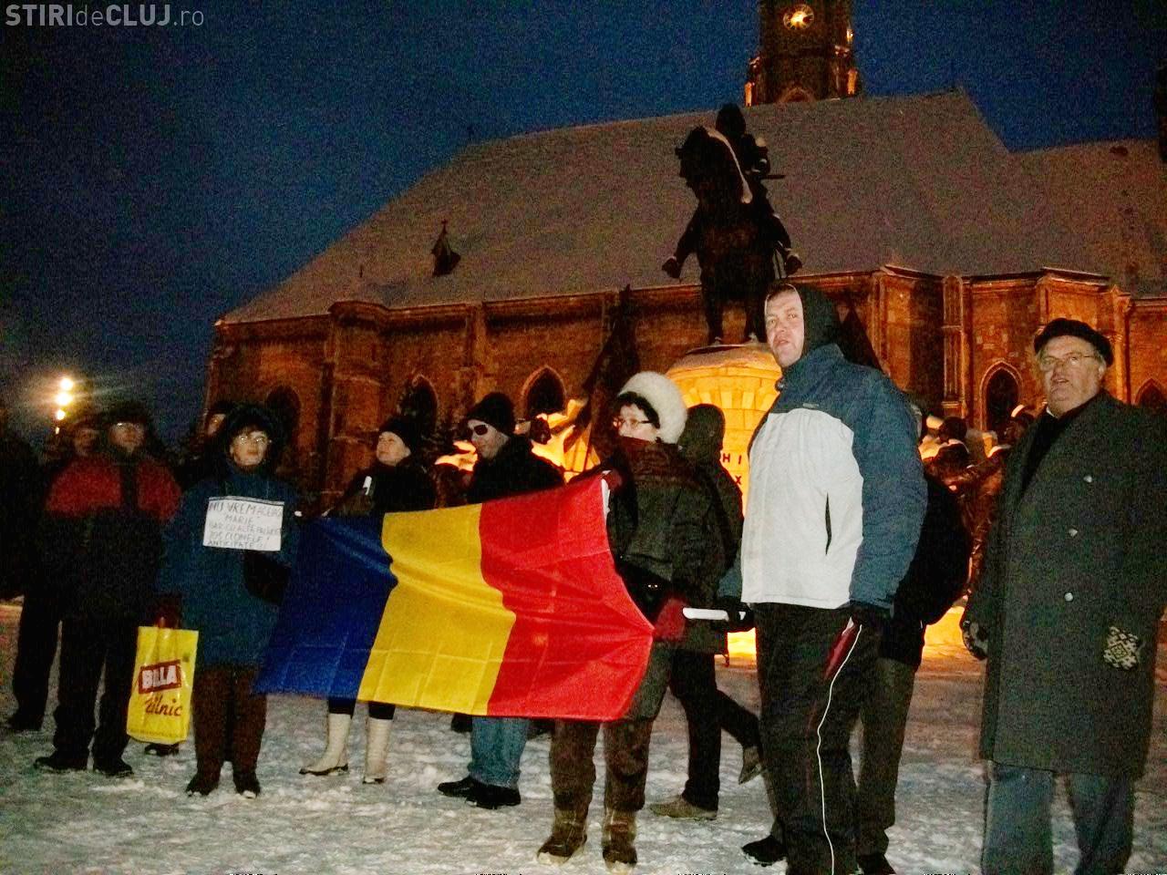 Protestele continua pe versuri precum: "Daca am sa cad in genunchi nu raman/ N-am cum sa tac stiu ca sunt roman" FOTO si VIDEO