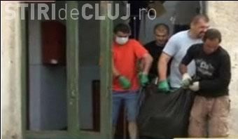 O femeie din Turda a stat cu cadavrul iubitului in casa 4 zile. Cainii din apartament au inceput sa il manance