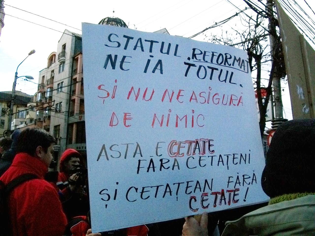 Sindicalistii, nemultumiti de noile reglementari fiscale, au pichetat Prefectura Cluj VIDEO