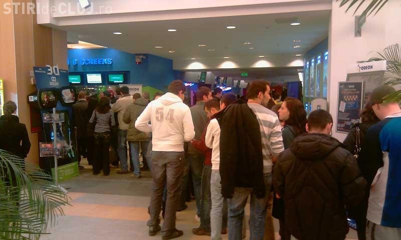 Coada la cinema ca pe vremea lui Ceausescu
