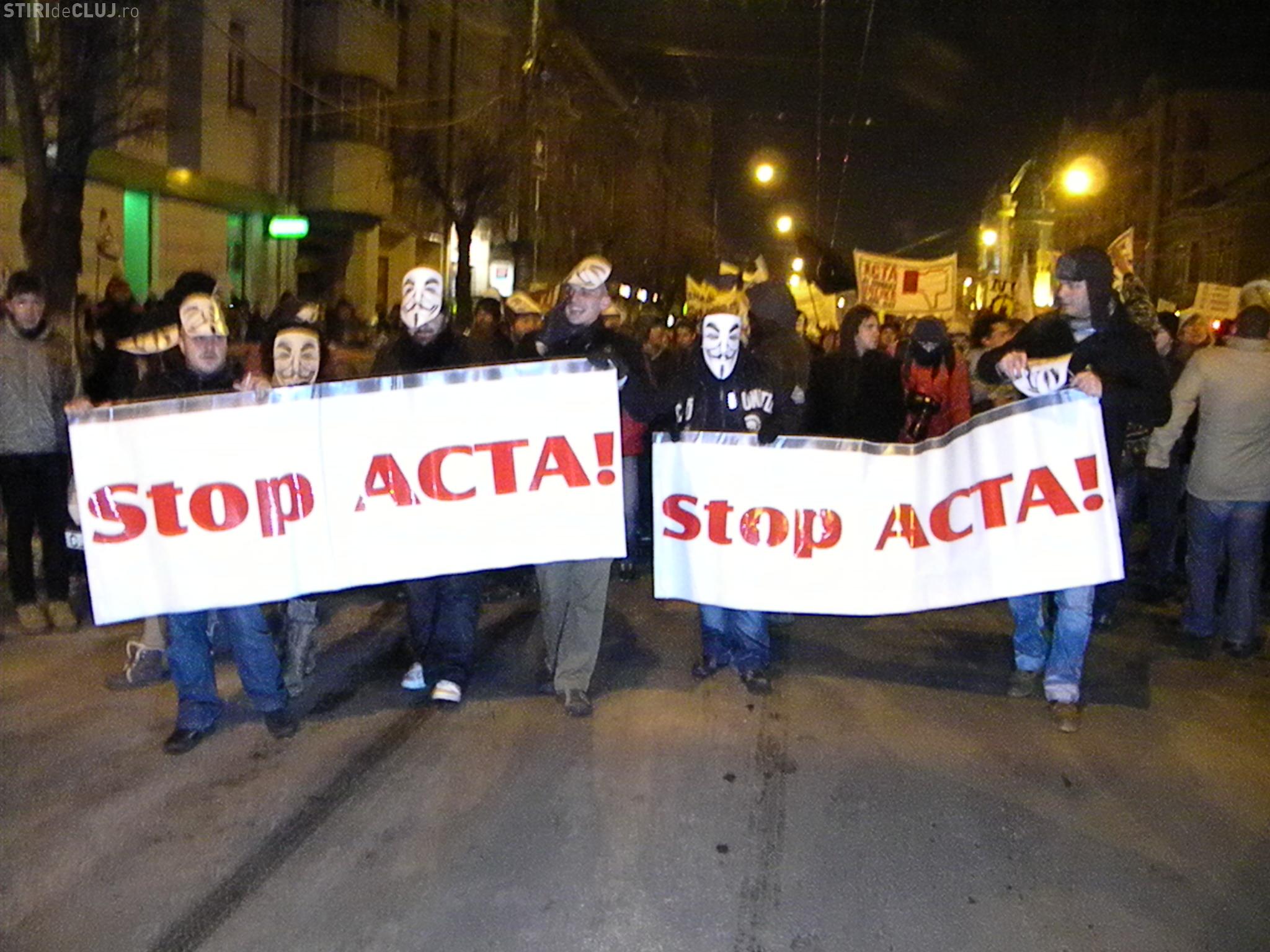 ACTA i-a scos pe clujeni in strada! 2.000 de oameni in mars prin Cluj-Napoca VIDEO si FOTO