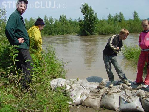 Avertizare hidrologica la Cluj, cu depasiri ale cotelor de inundatie si scurgeri de pe versanti!