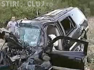 Accident grav la Iclod. Doua autoturisme s-au lovit frontal si o femeie a fost ranita
