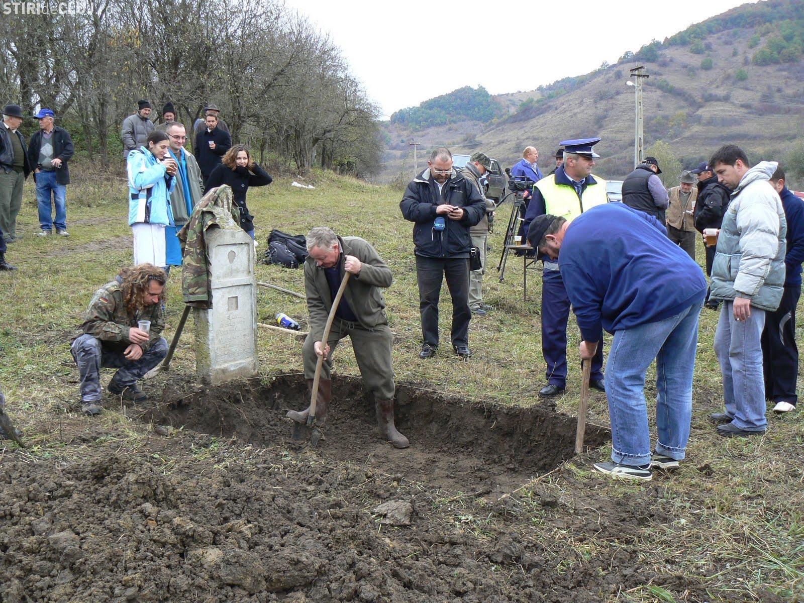 Luptatori anticomunisti din gruparea "Partizanii Regelui Mihai", deshumati la Santejude-Vale, langa Gherla