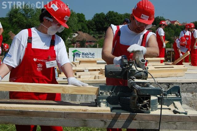 Studenti si avocati britanici construiesc o casa in Dej pentru o tanara cu handicap locomotor