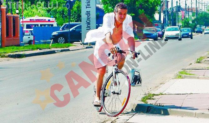 Gigi Becali si varul sau Victor au dat masinile de lux pe biciclete - FOTO