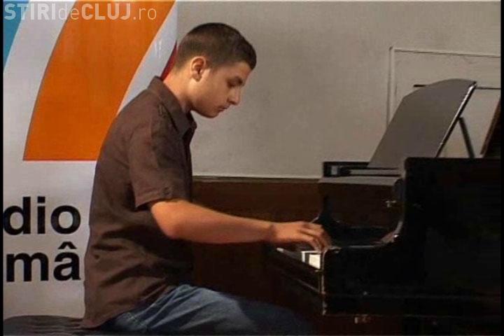 VIDEO: O banca ofera burse pentru copiii saraci, dar talentati la muzica! 13 micuti au participat astazi la preselectia de la Cluj! 