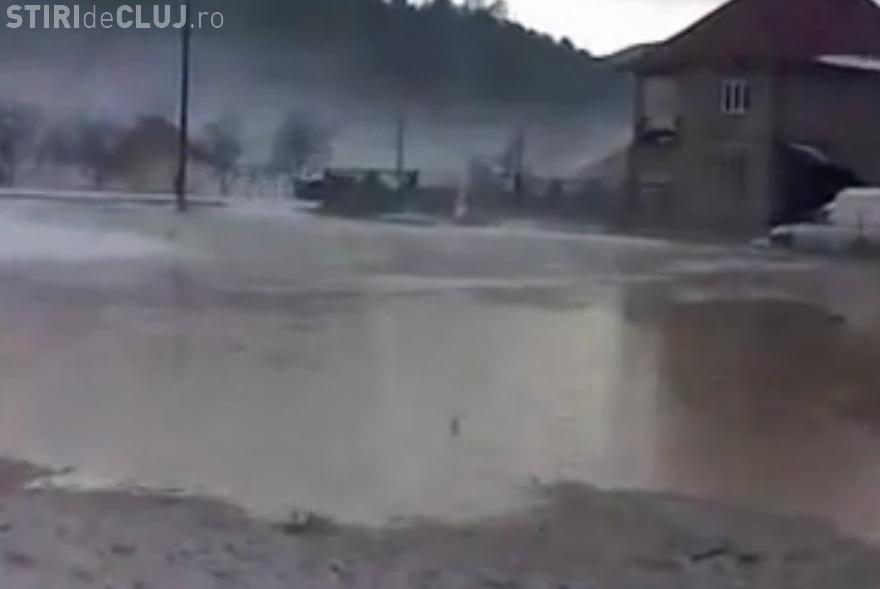 Inundatii la Negreni, in urma potopului de vineri dupa-masa! Gridina a fost cat nuca VIDEO