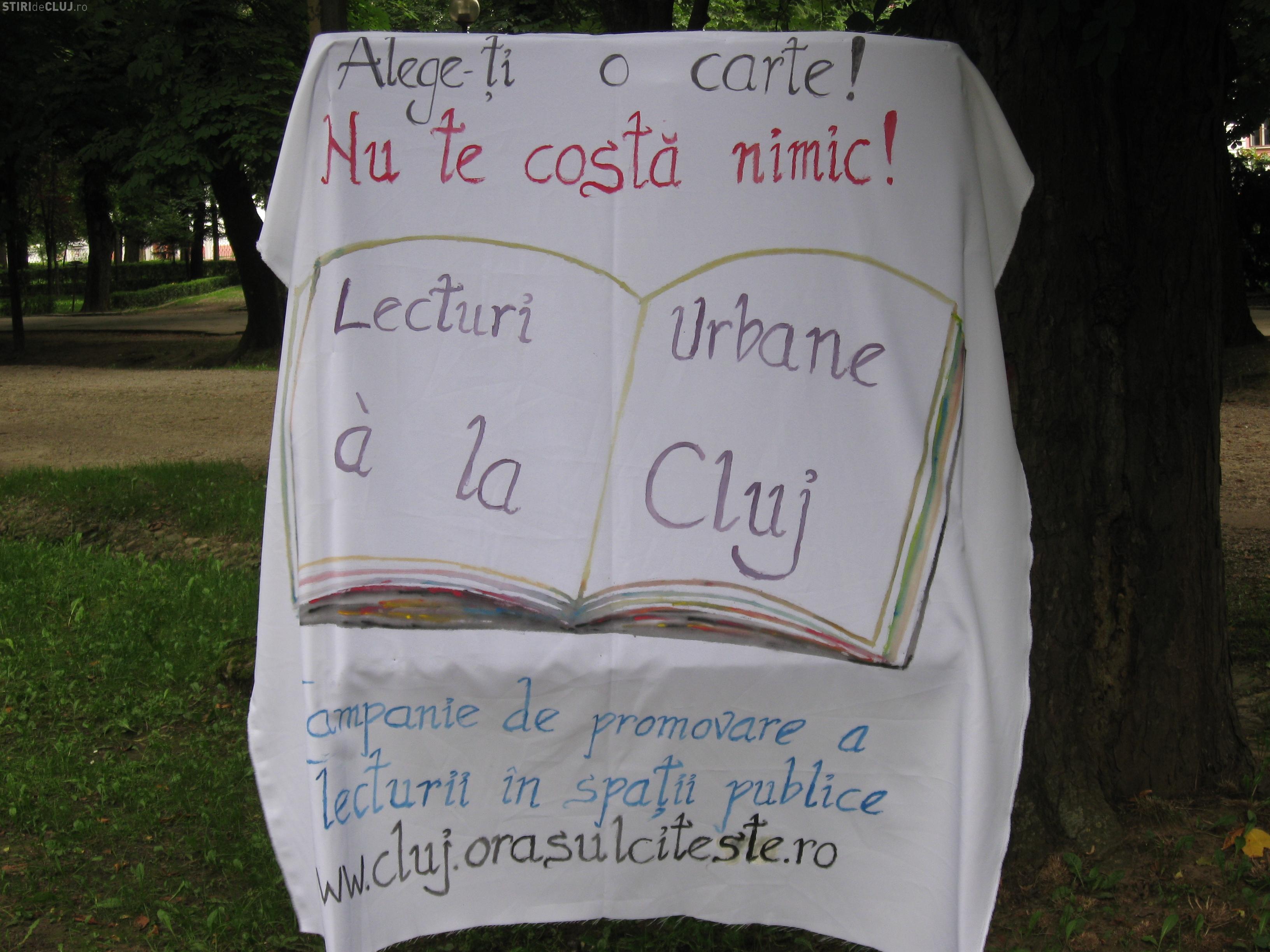 Clujenii au citit si au primit carti in Parcul Central, in cadrul proiectului Lecturi Urbane -  FOTO