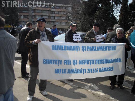 UPDATE: Nu se taie pensiile, dar salariile se reduc, a hotarat Curtea Constitutionala. Credeti ca este cea mai buna decizie?