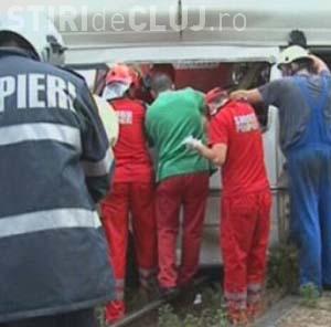 Accident la Huedin. Patru persoane din cele opt care se aflau intr-un microbuz au fost ranite