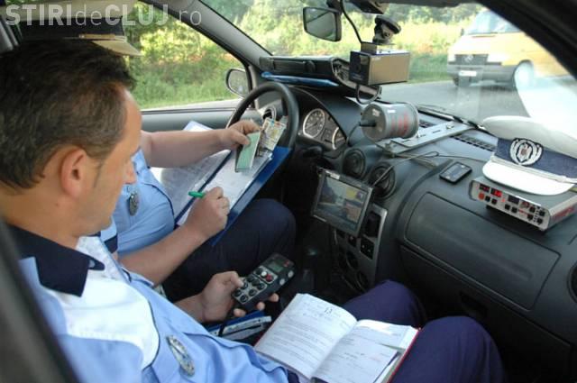 Politistii rutieri clujeni au ridicat sambata 21 de permise de conducere. 550 de radare sunt pe drumuri si duminica, in toata tara