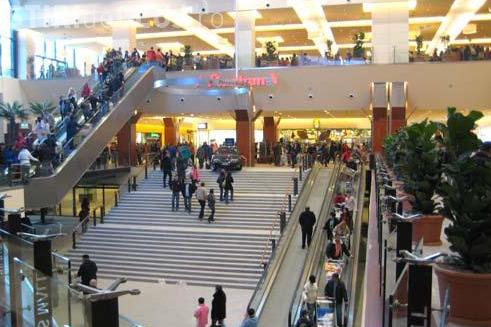 Un barbat a murit la Iulius Mall, la cumparaturi