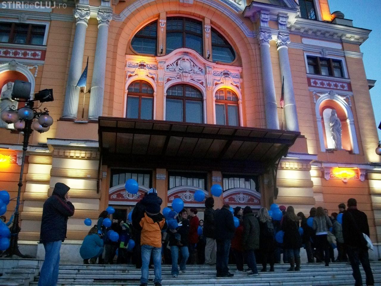 Zeci de baloane au zburat spre cer la Cluj-Napoca de "Ziua internationala de constientizare a autismului" FOTO/VIDEO