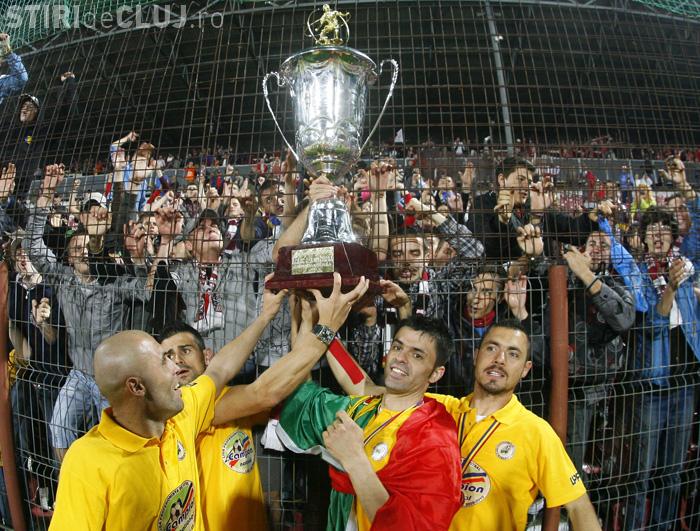 VIDEO - Jucatorii de la CFR Cluj au ridicat deasupra capului trofeul de Campioni