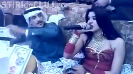 Un print arab ingroapa in bani o cantareata: "Aici se duc toti banii pe care ii dati pe benzina"  VIDEO