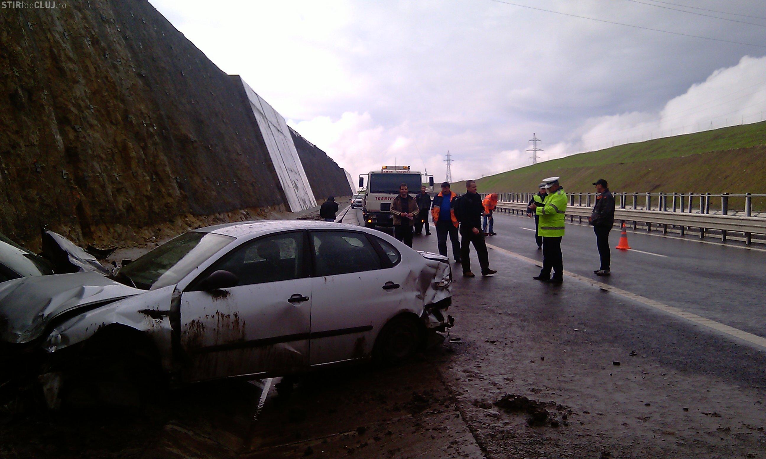 Accident grav pe Autostrada Transilvania. Un mort si patru persoane ranite, dupa ce doua masini au derapat si s-au izbit violent