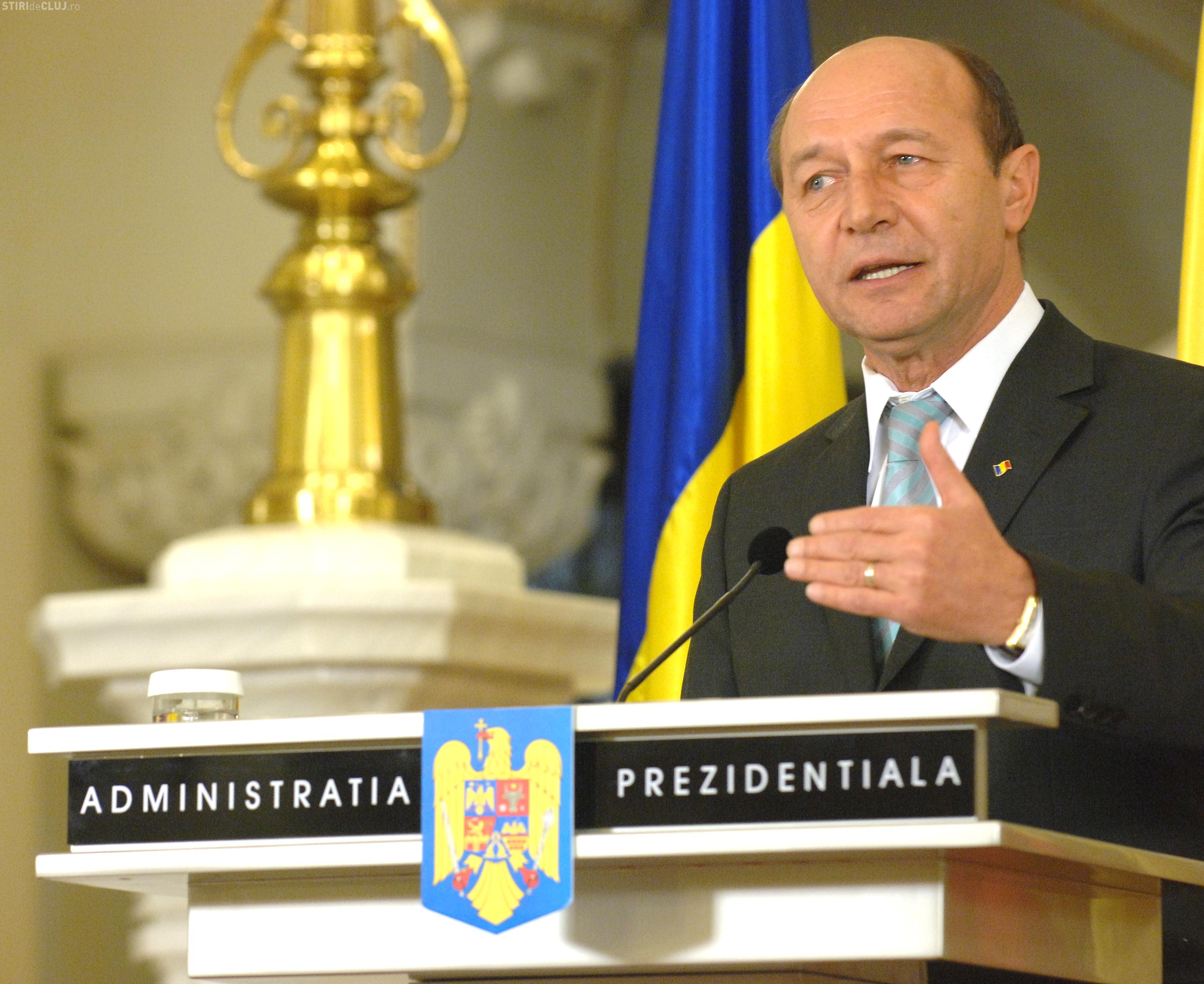 Basescu despre un profesor: "E mai bine platit decat mine, pe ora"