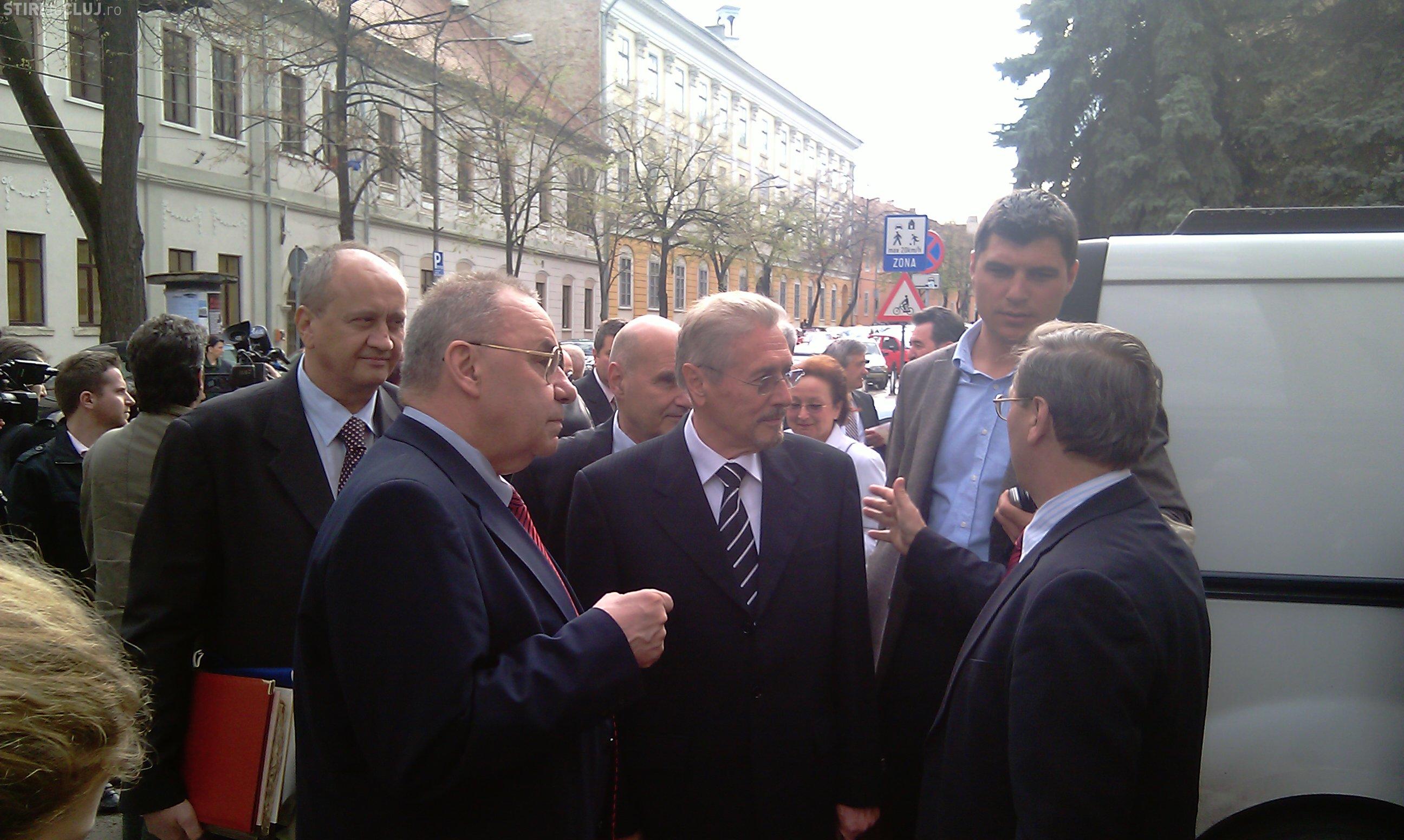 Fostul presedinte Emil Constantinescu participa la aniversarea a 90 de ani de la infiintarea primei universitati romanesti la Cluj