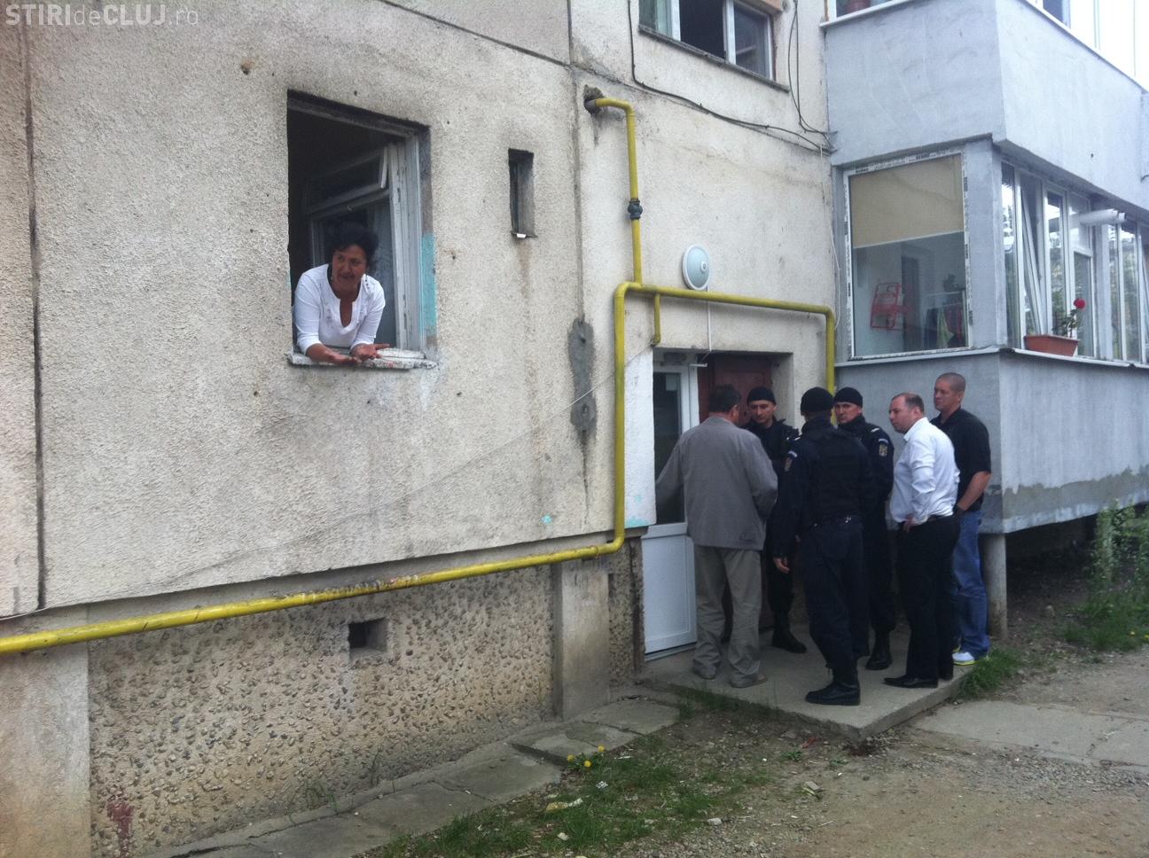 Scandal la o evacuare pe strada Oltului! Proprietara ameninta ca isi da foc FOTO