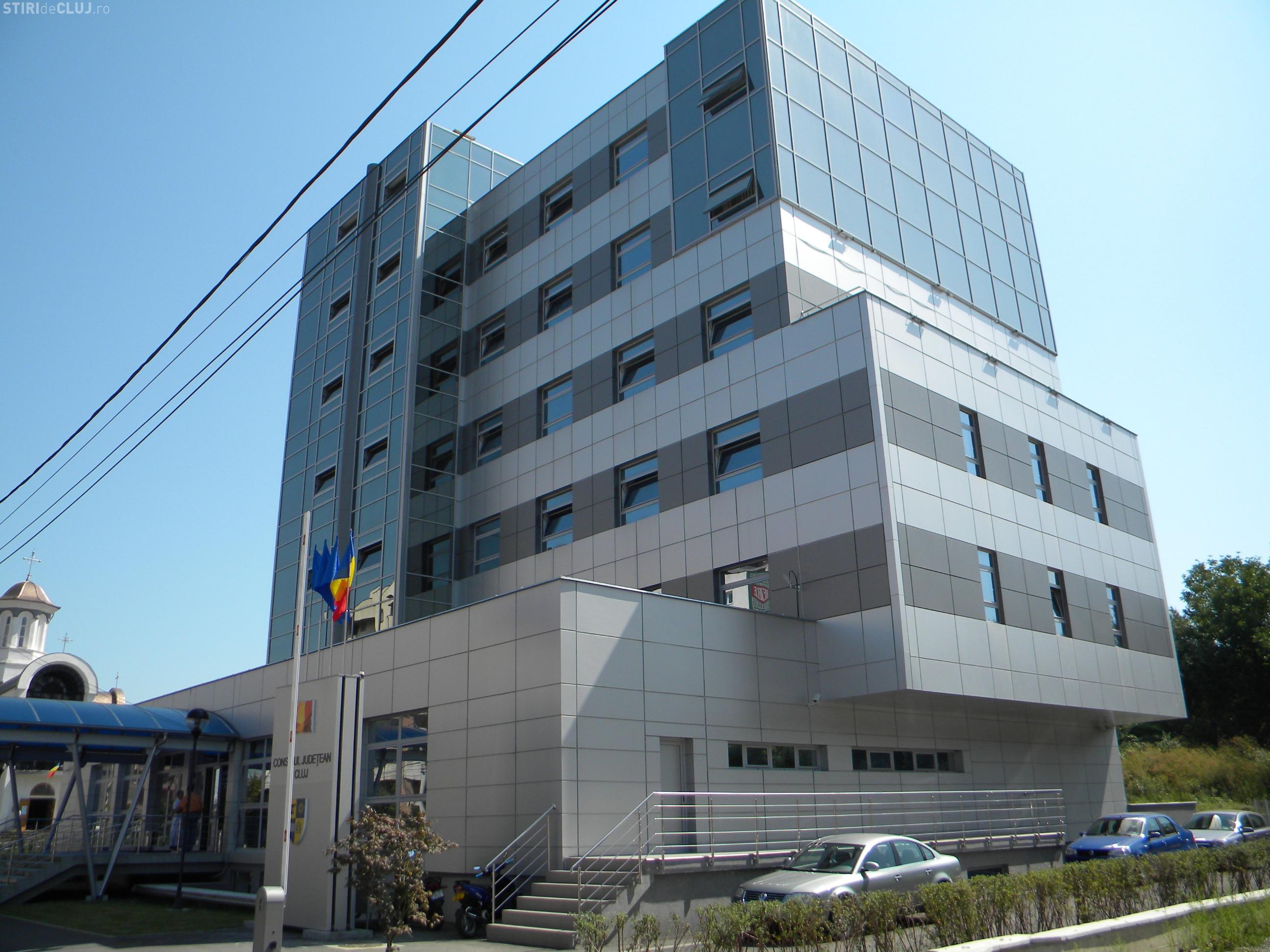 Alin Tise isi sfinteste noul sediu al Consiliului Judetean Cluj cu trei preoti