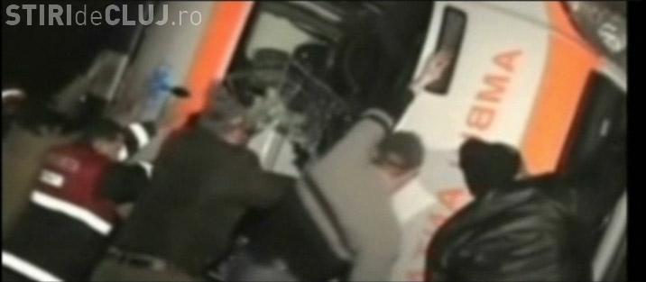 O ambulanta s-a rasturnat cu un pacient in ea, intr-un accident in Rascruci, jud Cluj -VIDEO si FOTO