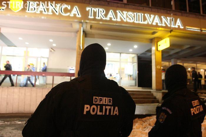 Imaginile surprinse de camerele de filmat in timpul jafului de la Banca Transilvania au fost prezentate in premiera in instanta