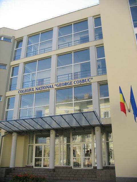Parintii reclama conditiile de la Colegiul National George Cosbuc! Elevii din clasa 1 invata la ultimul etaj, iar cei din a 12-a la partier
