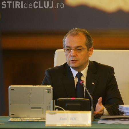 Tinerii din familii sarace vor primi 200 de euro pentru a-si cumpara calculator