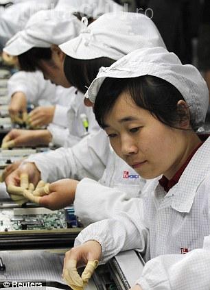 Cum se produce iPad -ul tau! Muncitorii chinezi fac ture de 24 de ore fara o zi libera
