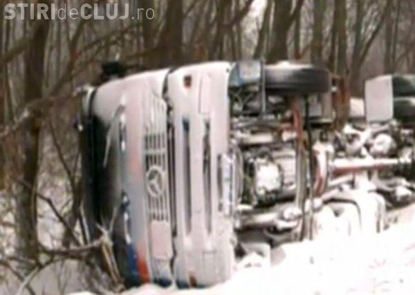 O cisterna s-a rasturnat la Catcau! Soferul a murit. Drumul national este blocat intre Baia Mare si Cluj