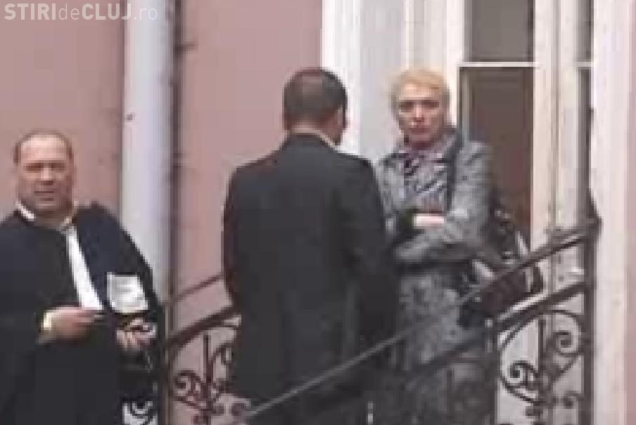 Scandalul sexual de la Nana Club a ajuns la Tribunal. Primele imagini cu "matroana" care a innebunit lumea buna din Cluj - VIDEO 