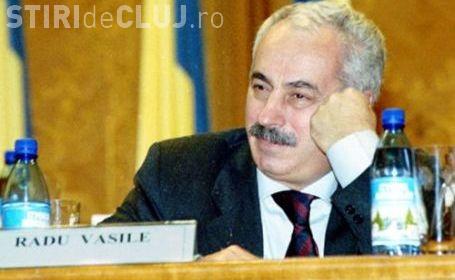 Fostul premier Radu Vasile, bolnav de cancer la colon, a fost internat pentru complicatii de la citostatice
