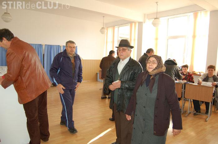Atacuri electorale: Tise este acuzat ca i-a amenintat pe taranii din Bontida ca ii lasa in bezna