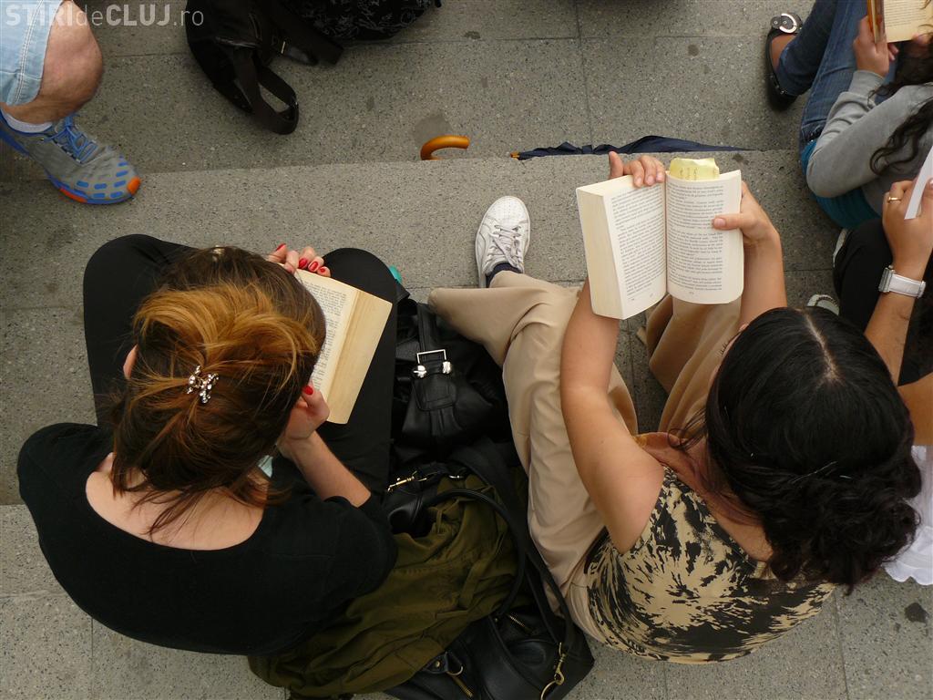 Clujenii sunt asteptati cu 200 de carti sambata in Parcul Central, la a patra editie a proiectului Lecturi urbane
