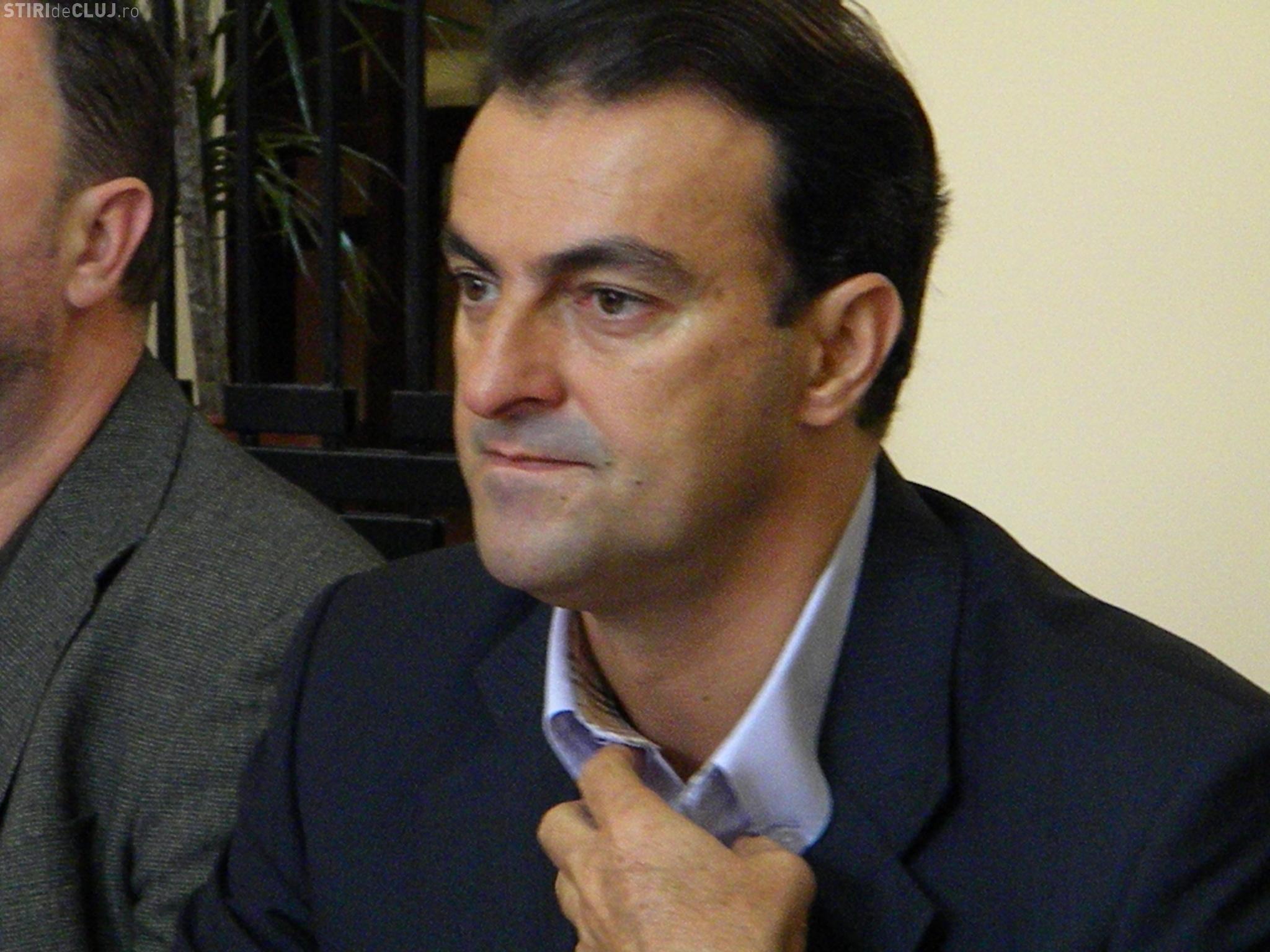 Sorin Apostu afla vineri, 4 mai, daca va fi eliberat din arest: Nu va avea voie sa ia legatura cu sotia
