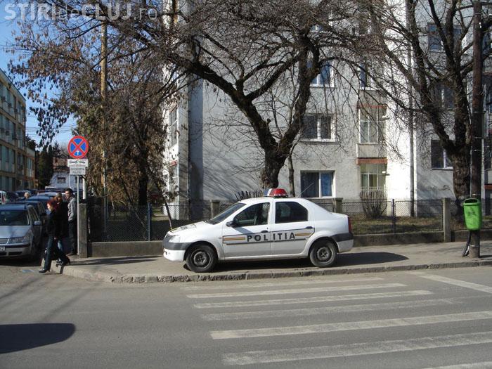 Scrisoare catre seful politiei! Un clujean i-a trimis sefului IPJ Cluj  poze cu o masina a politiei...parcata pe trotuar 