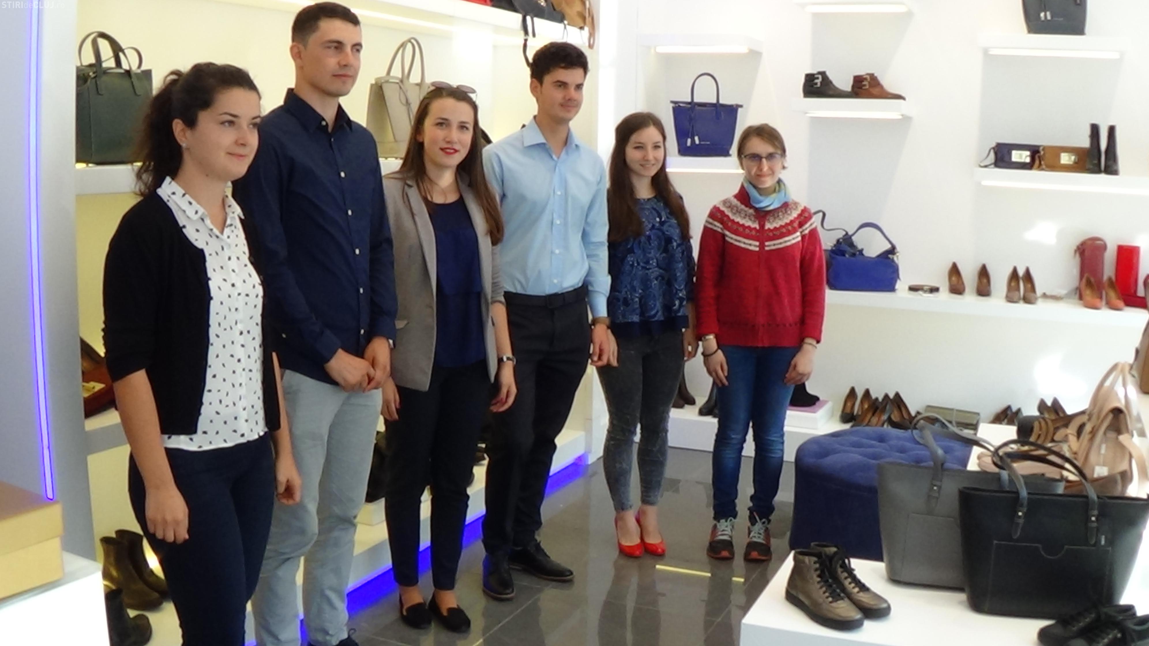 upside down Leninism tomorrow Fabrica de încălţăminte DENIS i-a premiat pe cei mai buni studenți clujeni,  la deschiderea noului magazin de pe Eroilor FOTO/VIDEO (P) - Ştiri de Cluj