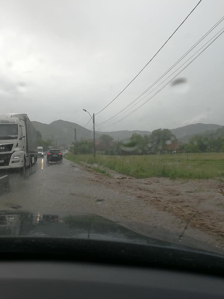 Atenție șoferi Inundații La Negreni Spre Oradea Foto Stiri De