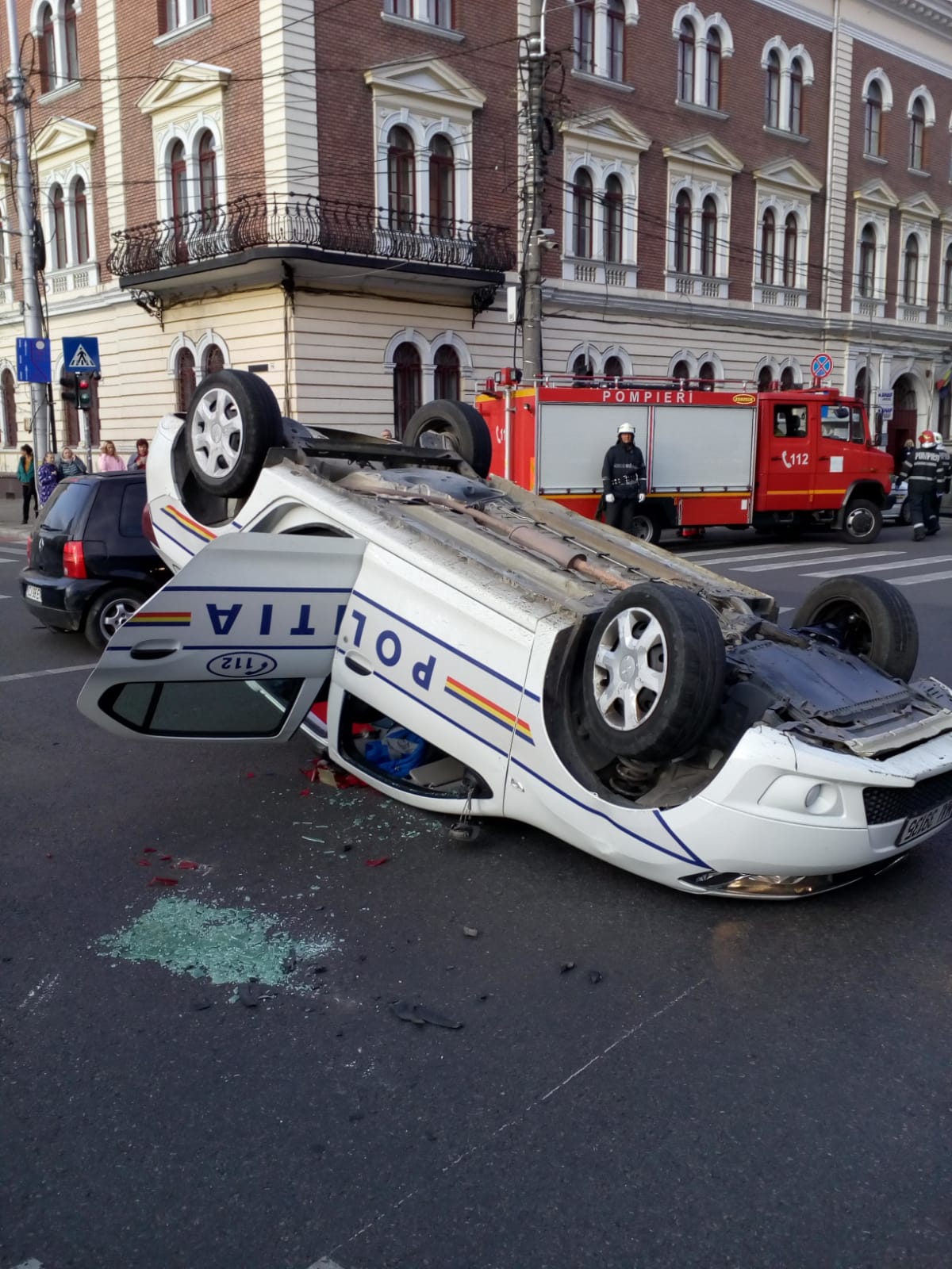 Mașină De Poliție Răsturnată La Cluj Napoca Langă Teatrul